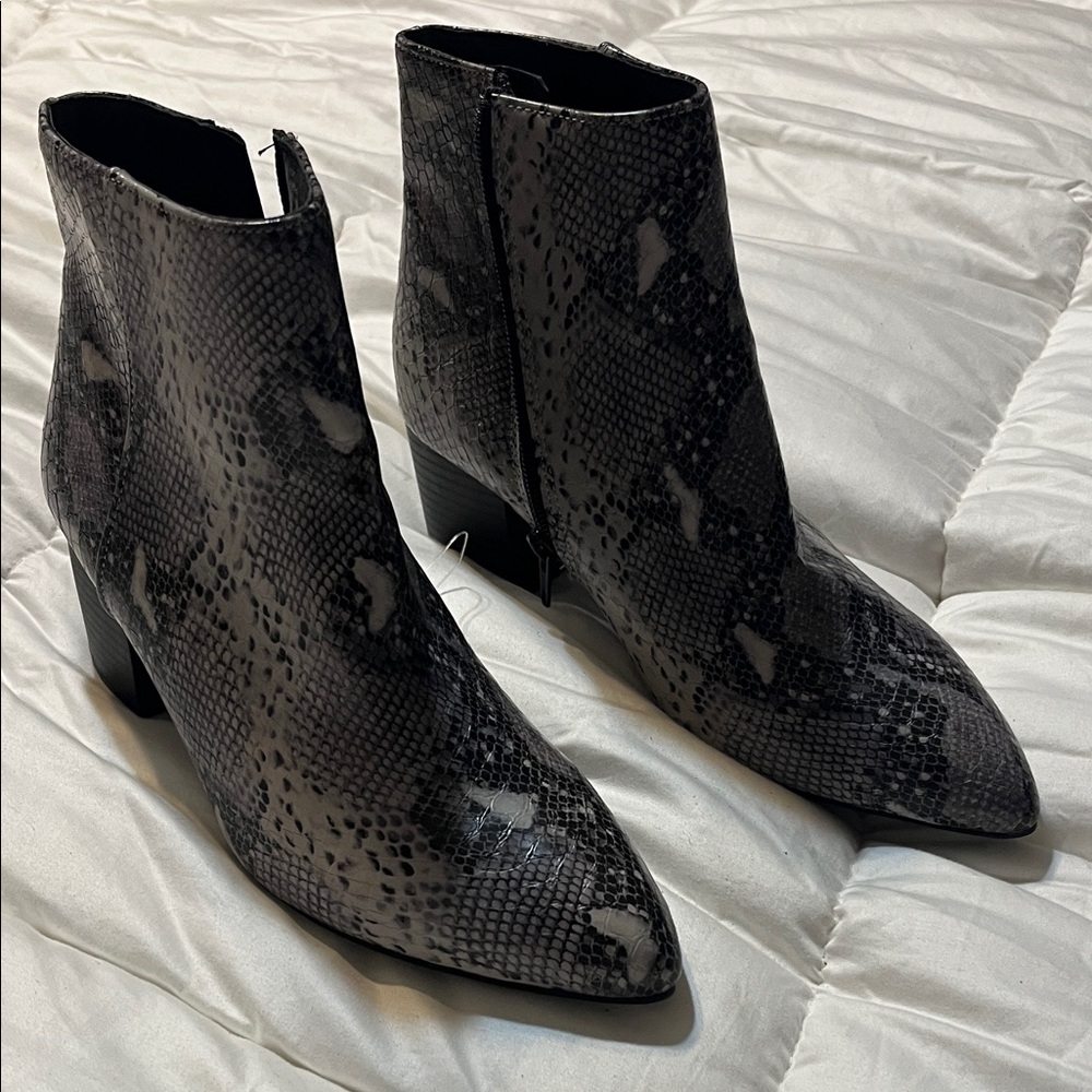 Elegant Black and Gray Snake Print Ankle Boots